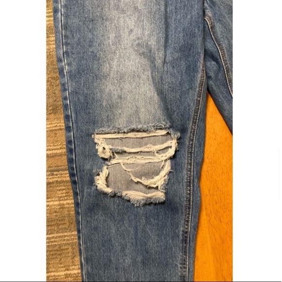 Missguided High Rise Distressed Riot Jeans - Picture 7 of 9